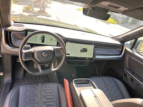 Used 2024 Rivian R1S Adventure image 17