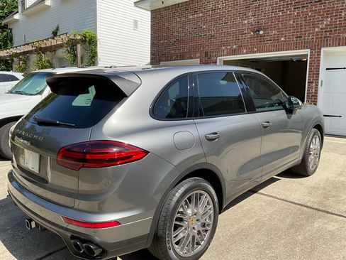 Used 2016 Porsche Cayenne S AWD/4WD image 10