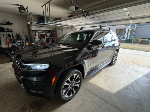 Used 2021 Jeep Grand Cherokee L Overland w/ Advanced Protech Group III image 2