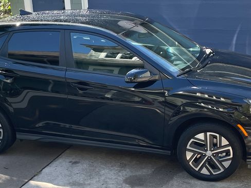 Used 2023 Hyundai Kona SE image 1