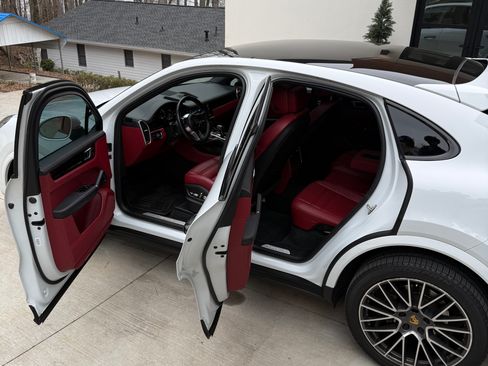 Used 2021 Porsche Cayenne Sport Utility 4D image 16