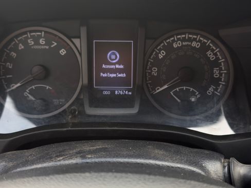 Used 2019 Toyota Tacoma TRD Off-Road w/ TRD Premium Off Road Package AWD/4WD image 8