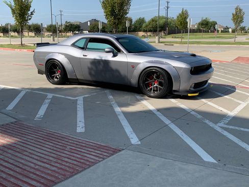 Used 2016 Dodge Challenger SRT Hellcat image 4
