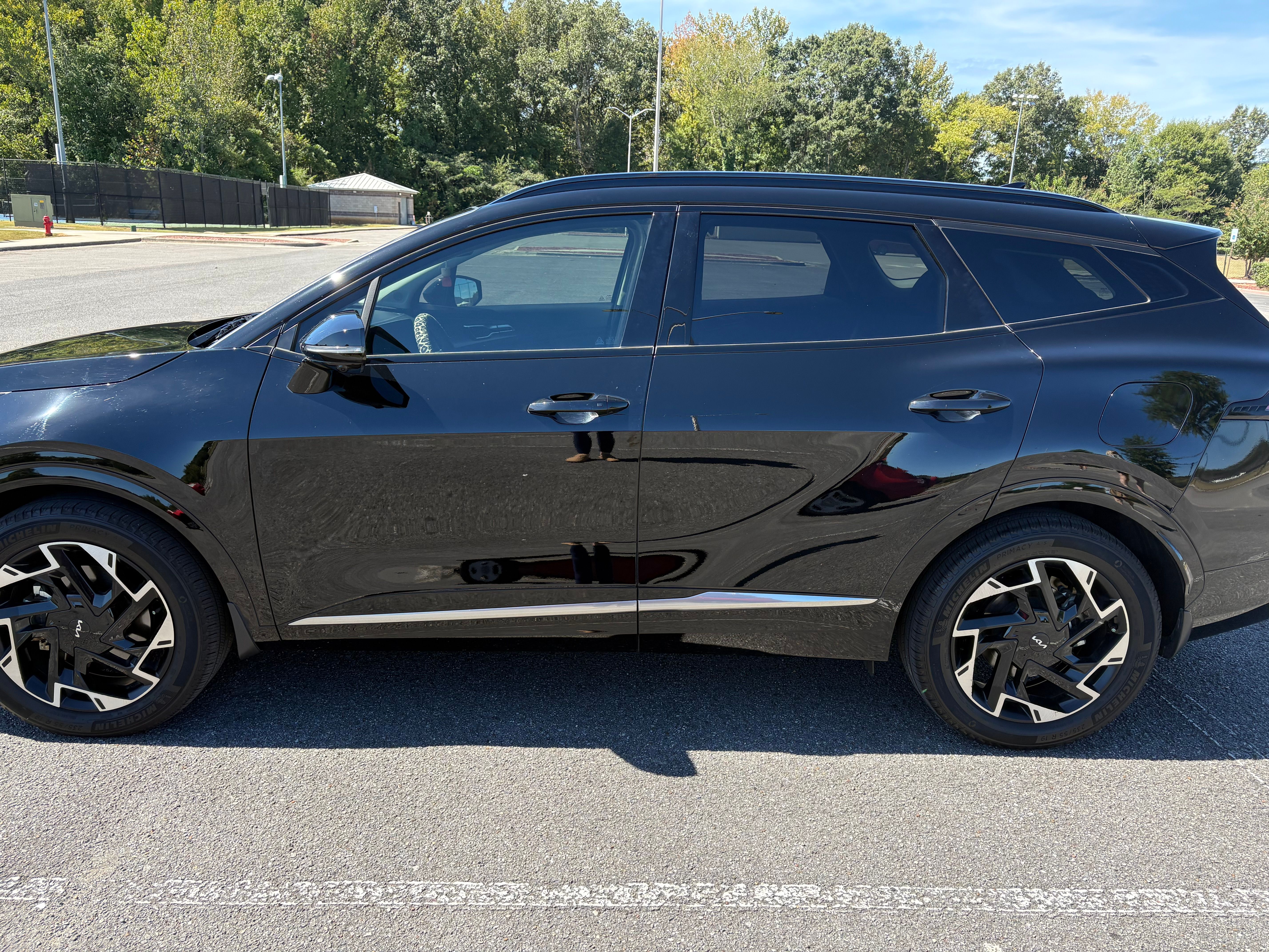 Used 2025 Kia Sportage SX FWD image 1