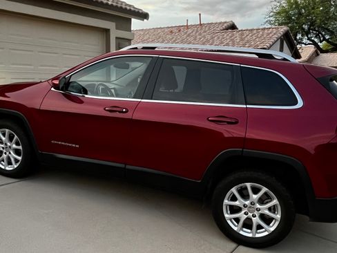 Used 2017 Jeep Cherokee Latitude w/ Comfort & Sound Group FWD image 13