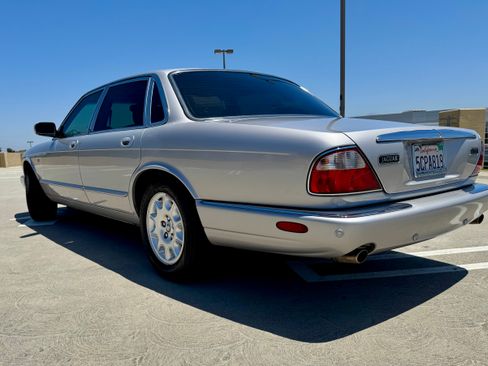 Used 2002 Jaguar XJ8 RWD image 10