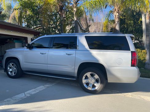 Used 2018 Chevrolet Suburban Premier image 4