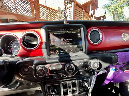 Used 2022 Jeep Gladiator Rubicon w/ Trailer Tow Package image 17