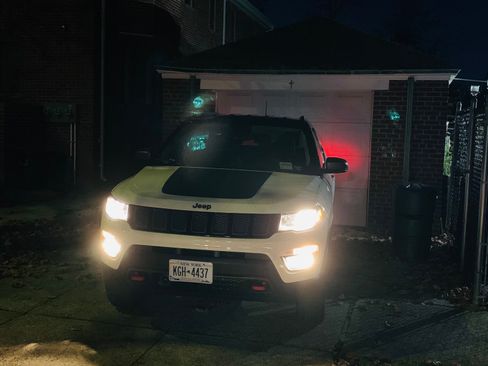 Used 2021 Jeep Compass Trailhawk image 2