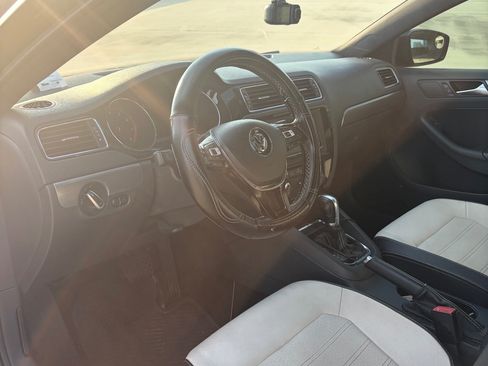 Used 2016 Volkswagen Jetta Sport FWD image 4