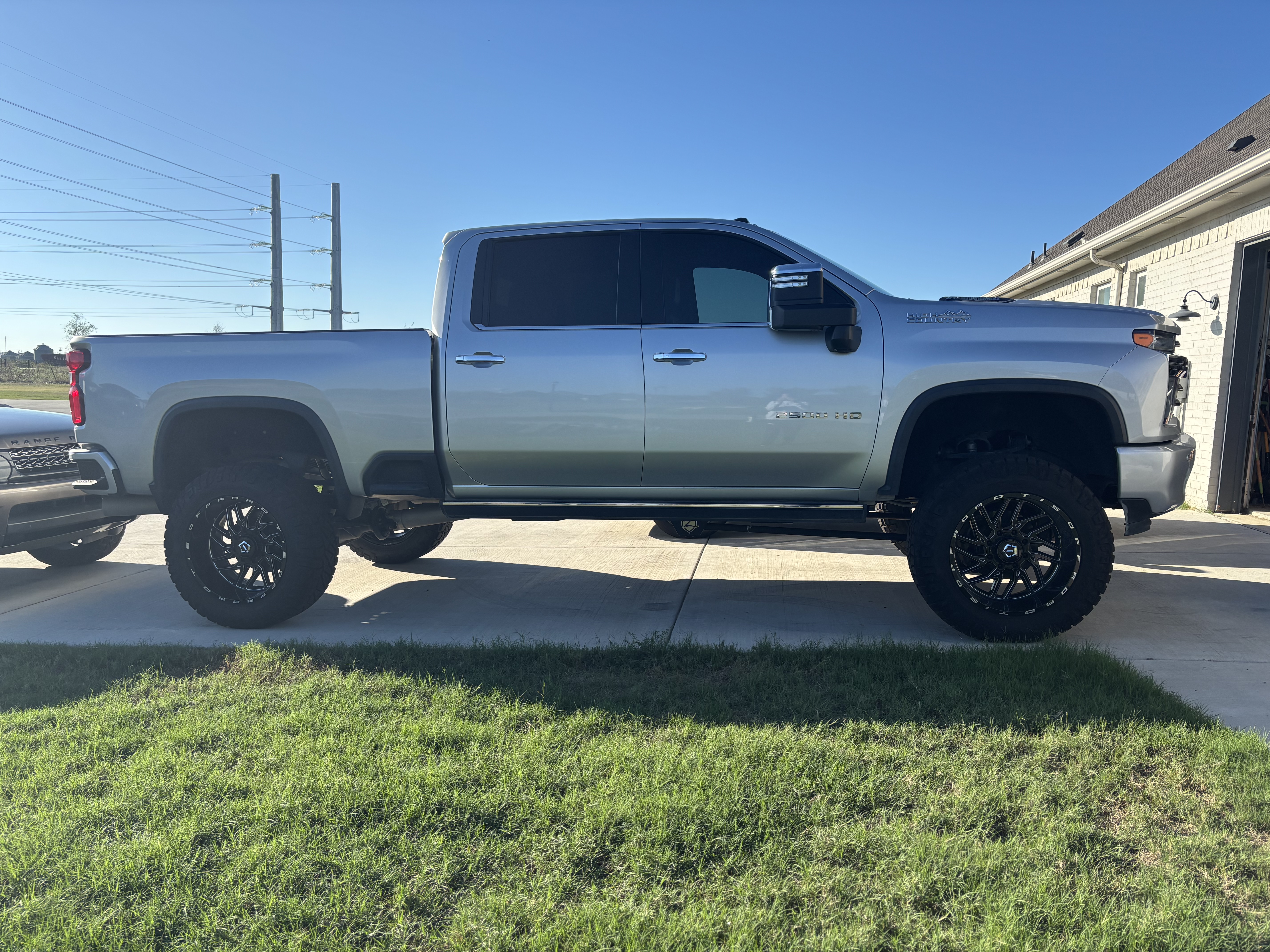 Used 2021 Chevrolet Silverado 2500 High Country w/ Z71 Off-Road Package AWD/4WD image 2