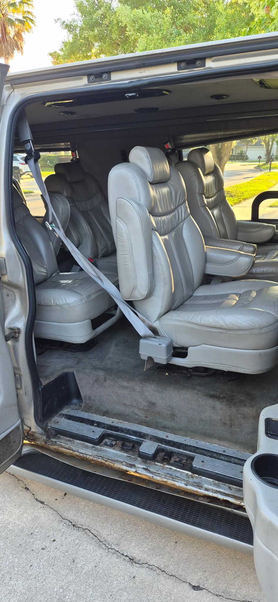 Used 2005 Chevrolet Express 2500 Extended w/ Preferred Equipment Group RWD image 12