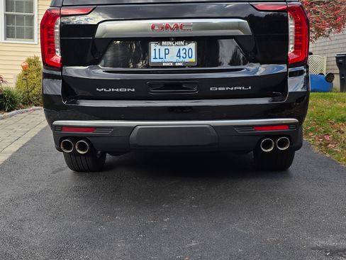 Used 2023 GMC Yukon XL Denali image 5