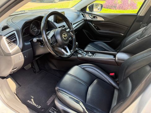 Used 2017 MAZDA MAZDA3 Touring FWD image 10