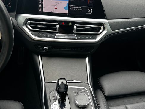 Used 2021 BMW 330i Sedan w/ M Sport Package image 10