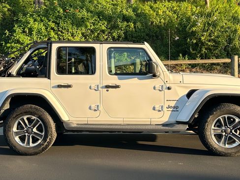 Used 2018 Jeep Wrangler Unlimited Sahara image 15