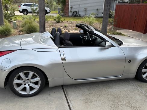 Used 2004 Nissan 350Z Enthusiast w/ Side Airbags Pkg image 11