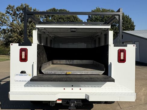 Used 2022 GMC Sierra 3500 Pro w/ Convenience Package image 6