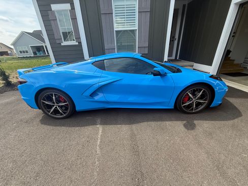 Used 2022 Chevrolet Corvette Stingray Premium Cpe w/ Z51 Performance Package image 2