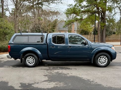 Used 2019 Nissan Frontier SV image 5