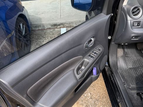 Used 2019 Nissan Versa SV image 6