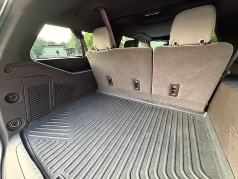 Used 2022 GMC Yukon XL SLT w/ SLT Premium Package RWD image 24