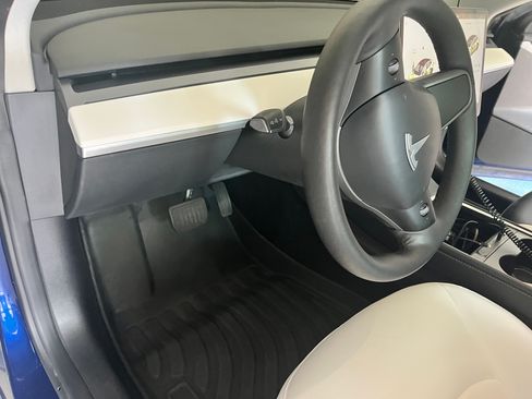 Used 2022 Tesla Model 3 Long Range AWD/4WD image 8