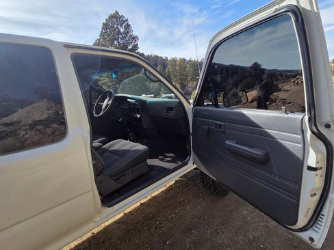 Used 1993 Toyota Pickup Deluxe image 13