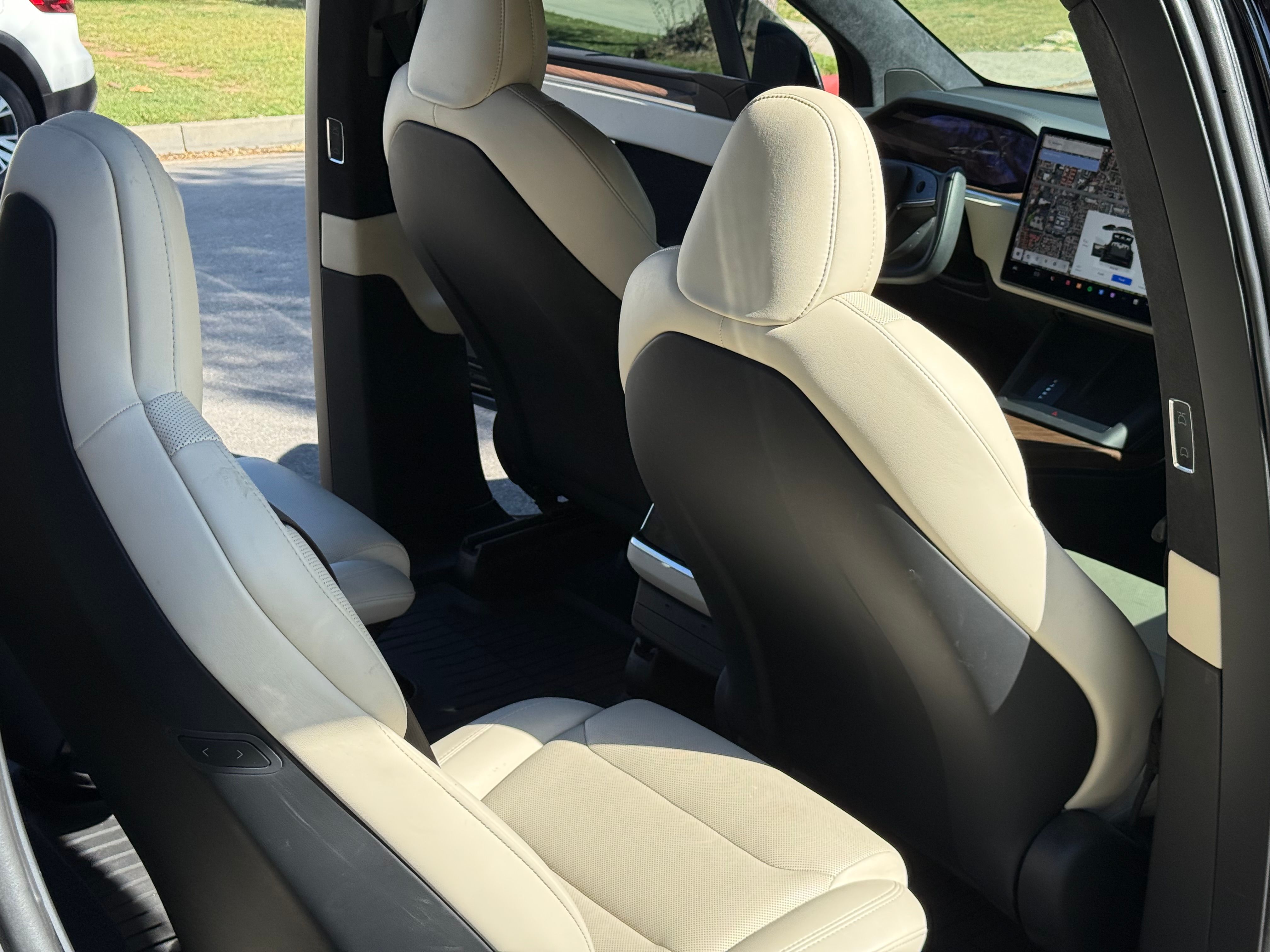 Used 2023 Tesla Model X AWD/4WD image 17