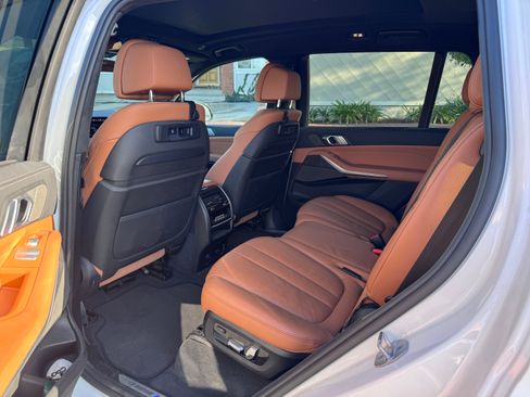 Used 2021 BMW X7 M50i image 14