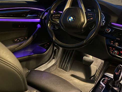 Used 2020 BMW 530e w/ Convenience Package image 9