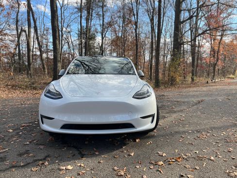 Used 2022 Tesla Model Y Long Range image 9