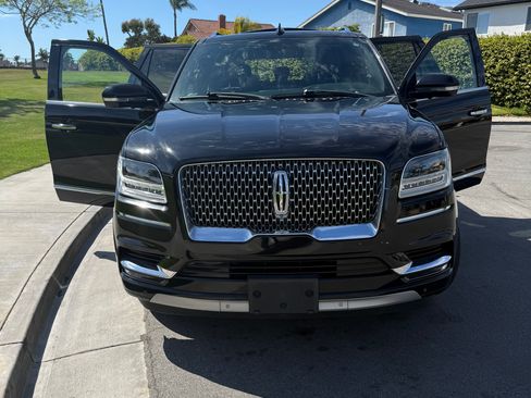 Used 2018 Lincoln Navigator Select image 1