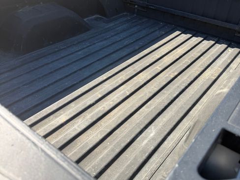 Used 2022 Chevrolet Silverado 1500 LT AWD/4WD image 32
