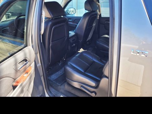 Used 2007 Chevrolet Suburban LTZ w/ LTZ Preferred Equipment Group image 1