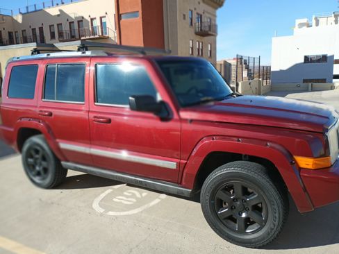 Used 2007 Jeep Commander Limited image 2