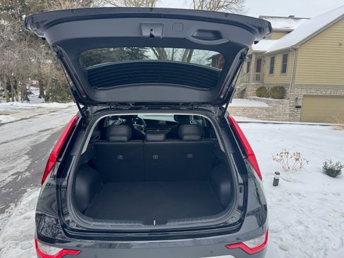 Used 2023 Kia Niro EX image 12