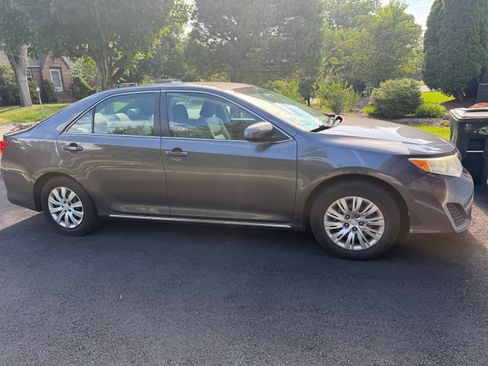 Used 2012 Toyota Camry LE FWD image 4
