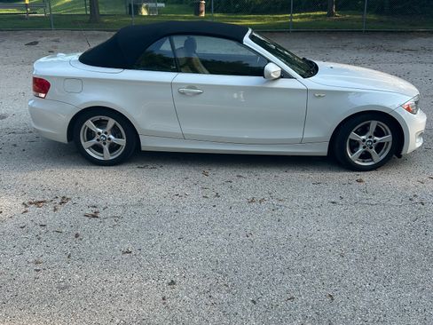 Used 2013 BMW 128i Convertible RWD image 2