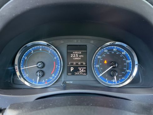 Used 2018 Toyota Corolla XSE image 15