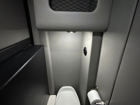 Used 2018 Mercedes-Benz Sprinter 3500 image 17