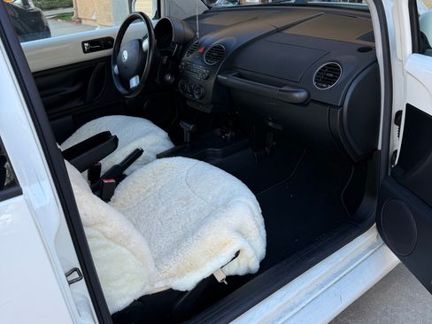 Used 2008 Volkswagen Beetle SE image 11