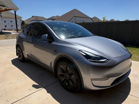 Used 2025 Tesla Model Y Long Range AWD/4WD image 6