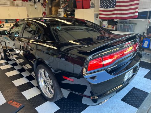Used 2013 Dodge Charger R/T RWD image 2