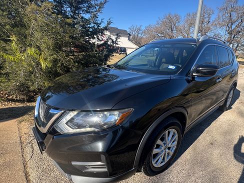 Used 2017 Nissan Rogue SV image 5