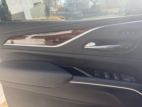 Used 2022 Cadillac Escalade ESV Premium Luxury image 15