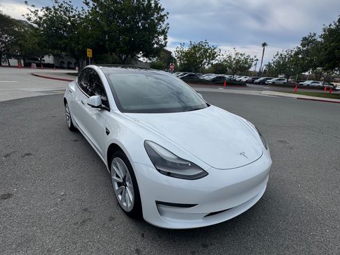 Used 2023 Tesla Model 3 Standard Range image 8