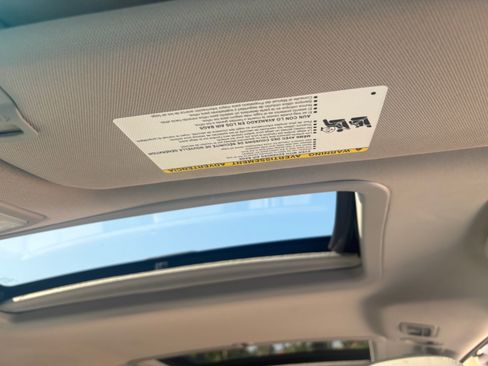 Used 2015 Toyota Sienna Limited FWD image 10