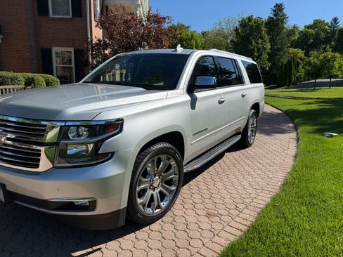 Used 2017 Chevrolet Suburban Premier AWD/4WD image 1