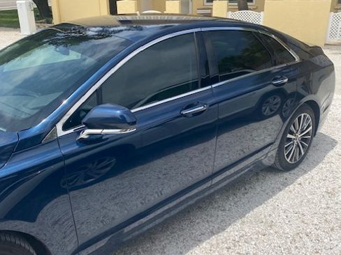 Used 2017 Lincoln MKZ Premiere FWD image 2